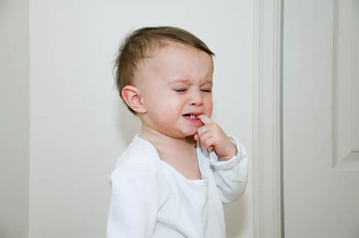 宝宝出牙不舒服，家长应如何护理？